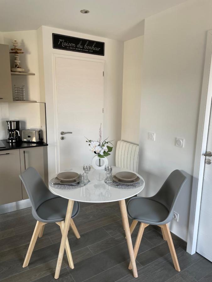 Au Charme Des Marees Apartment Lion sur Mer Bagian luar foto